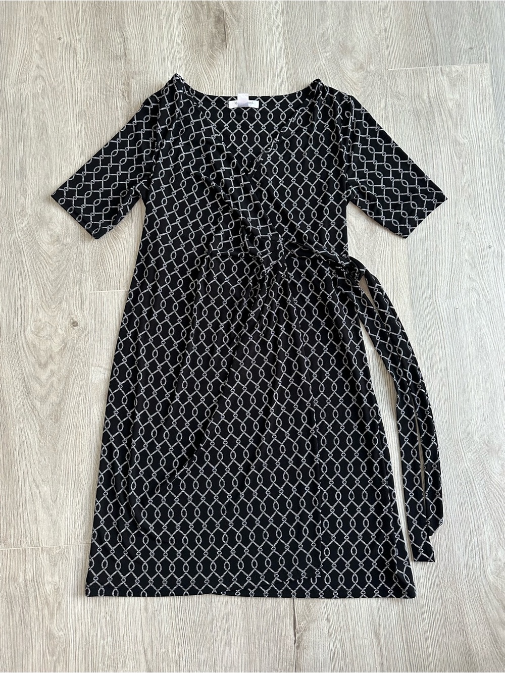Motherhood Maternity Wrap Dress - Black & White Chain Pattern - Small - Picture 1 of 8